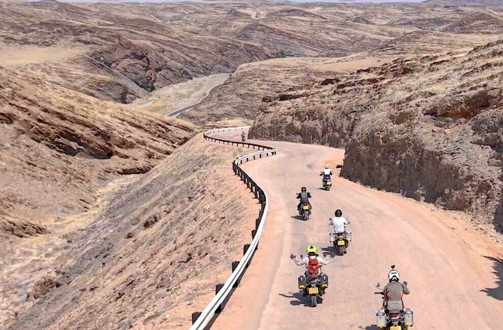 Gruppo di moto in Namibia