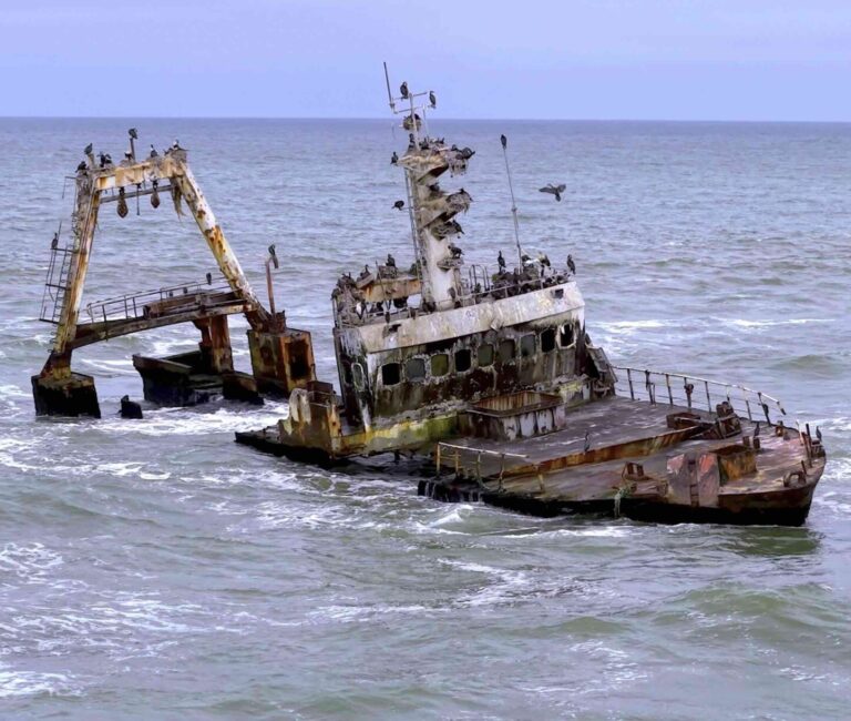 Relitto sulla Skeleton Coast in Namibia